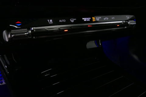 Mercedes-Benz A-Klasse 200 AMG Line / A45 AMG Diffuser / Panamericana Grille / Panoramadak / A45 Dakspoiler / Elektr. verstelbare voorstoelen + memory / Multibeam LED Koplampen / Apple Carplay - Android Auto / Stoelverwarming / Ambienteverlichting / 19'' LMV / Night pakket / Do