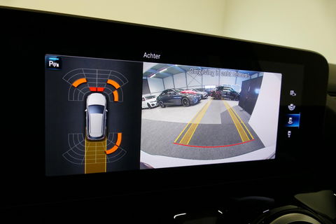 Mercedes-Benz B-Klasse 200d Premium Plus / Elektr. verstelbare voorstoel + memory / Stoelverwarming / Elektr. wegklapbare trekhaak / Koplamp LED High Performance / Elektr. achterklep / 18'' AMG LMV / Dynamic Select / Cruise Control / Elektr. lendensteun