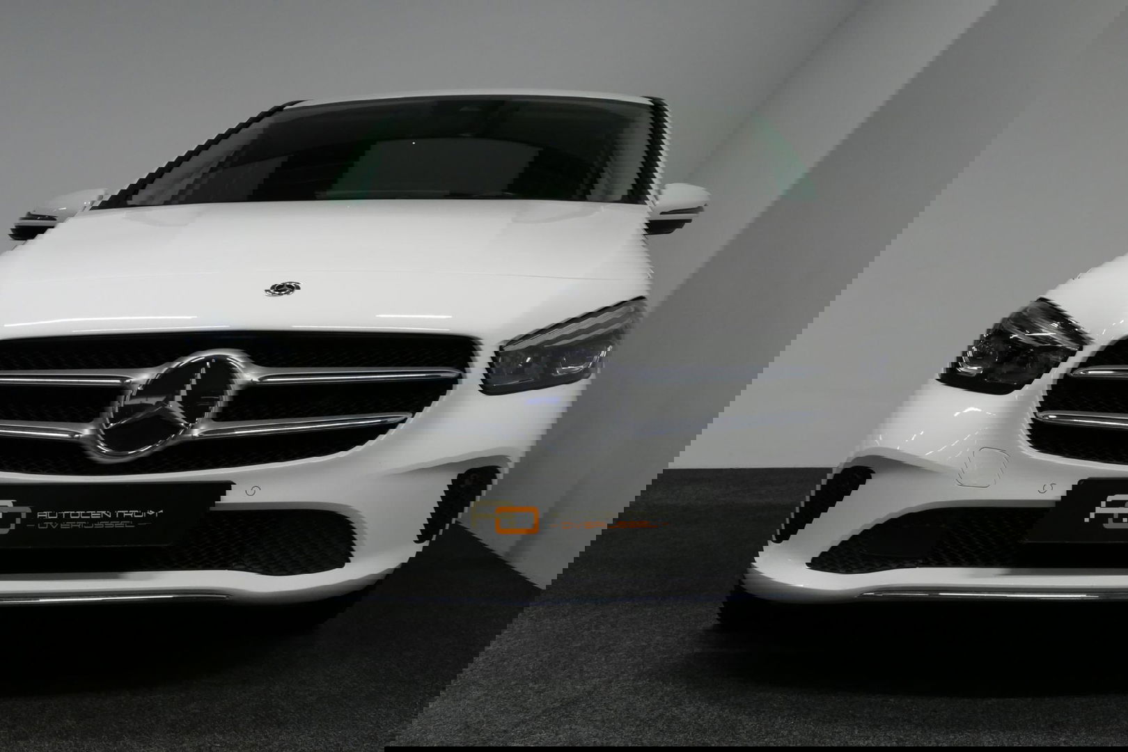 Mercedes-Benz B-Klasse 200d Premium Plus / Elektr. verstelbare voorstoel + memory / Stoelverwarming / Elektr. wegklapbare trekhaak / Koplamp LED High Performance / Elektr. achterklep / 18'' AMG LMV / Dynamic Select / Cruise Control / Elektr. lendensteun