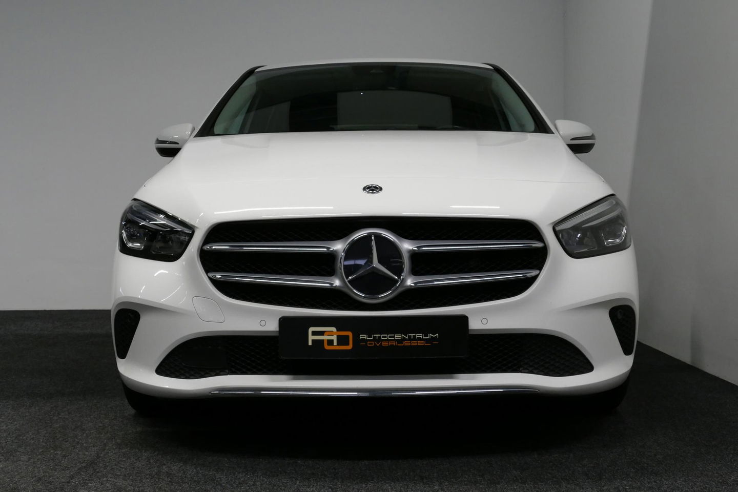 Mercedes-Benz B-Klasse 200d Premium Plus / Elektr. verstelbare voorstoel + memory / Stoelverwarming / Elektr. wegklapbare trekhaak / Koplamp LED High Performance / Elektr. achterklep / 18'' AMG LMV / Dynamic Select / Cruise Control / Elektr. lendensteun