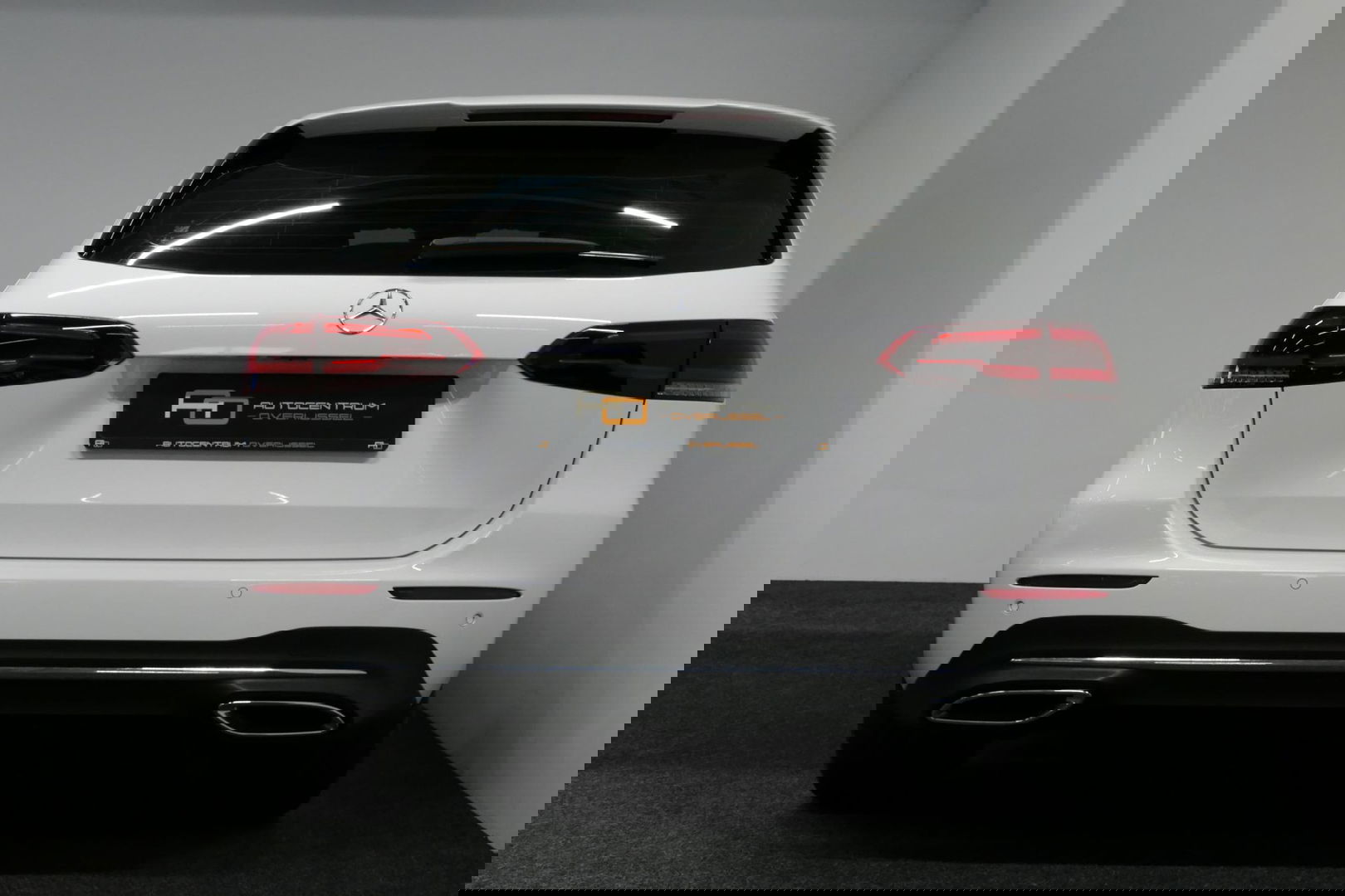 Mercedes-Benz B-Klasse 200d Premium Plus / Elektr. verstelbare voorstoel + memory / Stoelverwarming / Elektr. wegklapbare trekhaak / Koplamp LED High Performance / Elektr. achterklep / 18'' AMG LMV / Dynamic Select / Cruise Control / Elektr. lendensteun