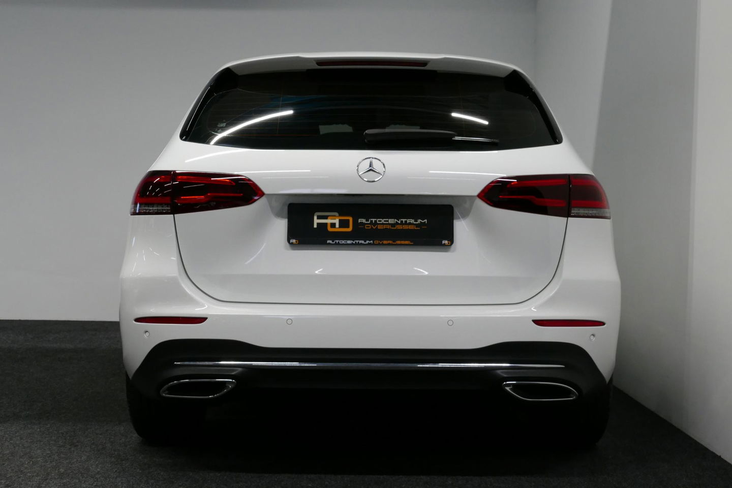 Mercedes-Benz B-Klasse 200d Premium Plus / Elektr. verstelbare voorstoel + memory / Stoelverwarming / Elektr. wegklapbare trekhaak / Koplamp LED High Performance / Elektr. achterklep / 18'' AMG LMV / Dynamic Select / Cruise Control / Elektr. lendensteun