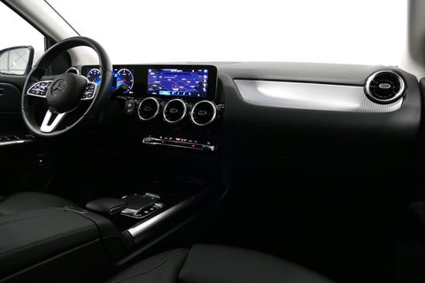 Mercedes-Benz B-Klasse 200d Premium Plus / Elektr. verstelbare voorstoel + memory / Stoelverwarming / Elektr. wegklapbare trekhaak / Koplamp LED High Performance / Elektr. achterklep / 18'' AMG LMV / Dynamic Select / Cruise Control / Elektr. lendensteun