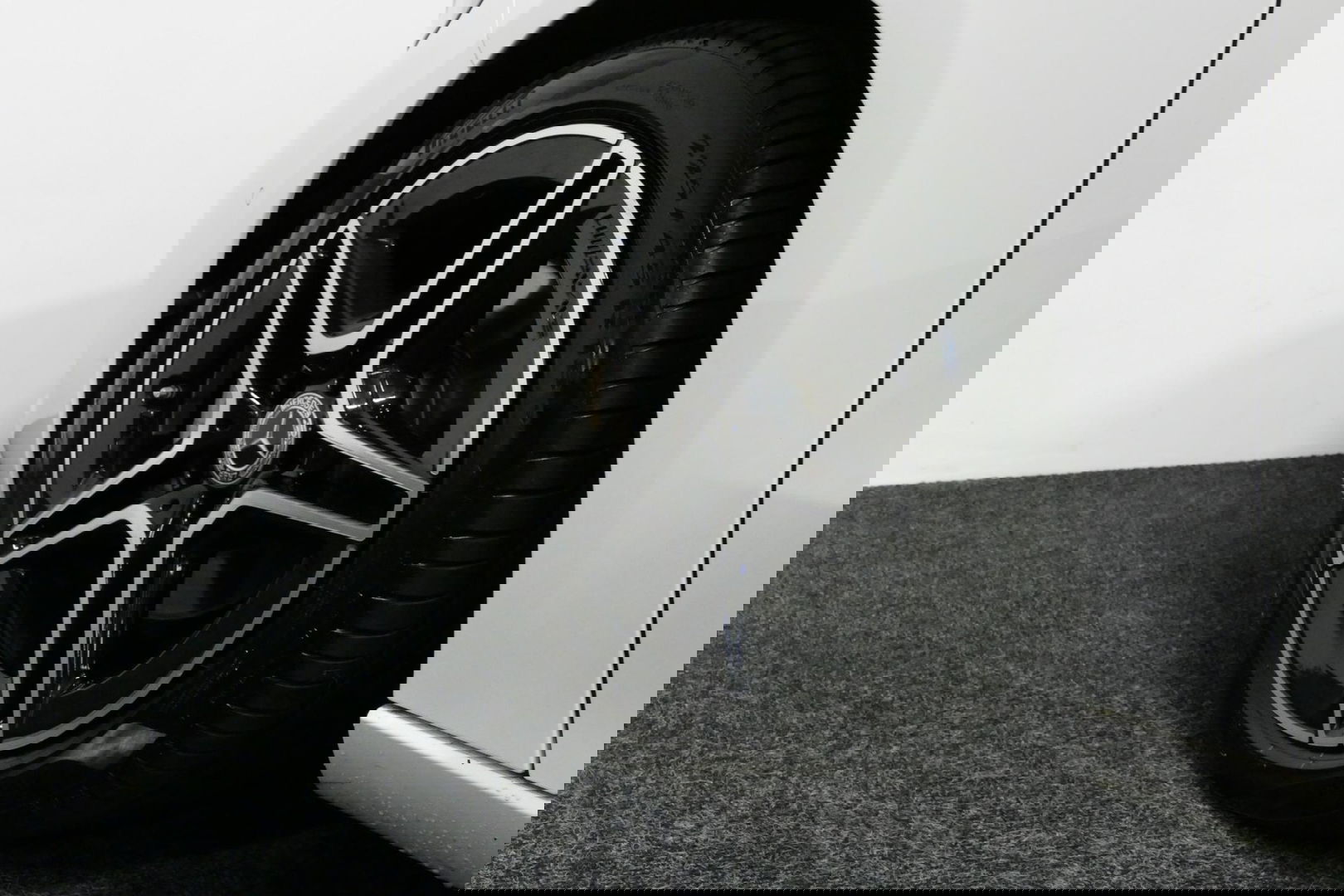 Mercedes-Benz B-Klasse 200d Premium Plus / Elektr. verstelbare voorstoel + memory / Stoelverwarming / Elektr. wegklapbare trekhaak / Koplamp LED High Performance / Elektr. achterklep / 18'' AMG LMV / Dynamic Select / Cruise Control / Elektr. lendensteun