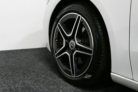 Mercedes-Benz B-Klasse 200d Premium Plus / Elektr. verstelbare voorstoel + memory / Stoelverwarming / Elektr. wegklapbare trekhaak / Koplamp LED High Performance / Elektr. achterklep / 18'' AMG LMV / Dynamic Select / Cruise Control / Elektr. lendensteun