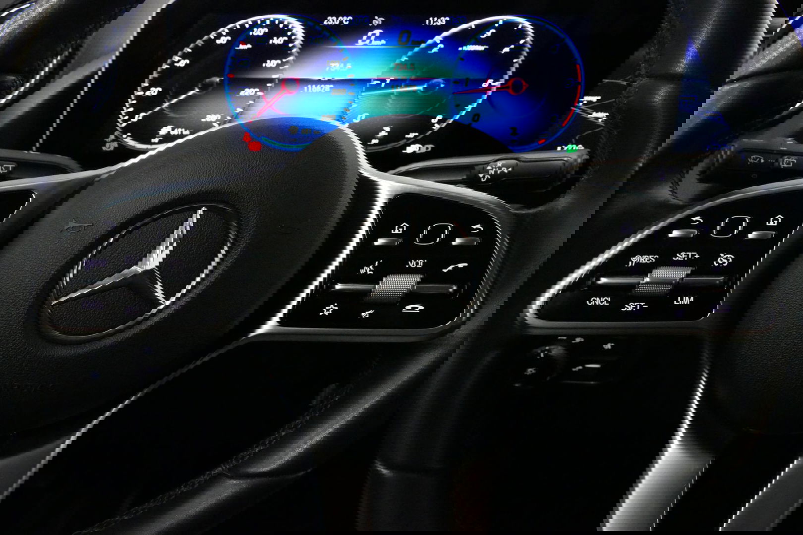 Mercedes-Benz B-Klasse 200d Premium Plus / Elektr. verstelbare voorstoel + memory / Stoelverwarming / Elektr. wegklapbare trekhaak / Koplamp LED High Performance / Elektr. achterklep / 18'' AMG LMV / Dynamic Select / Cruise Control / Elektr. lendensteun