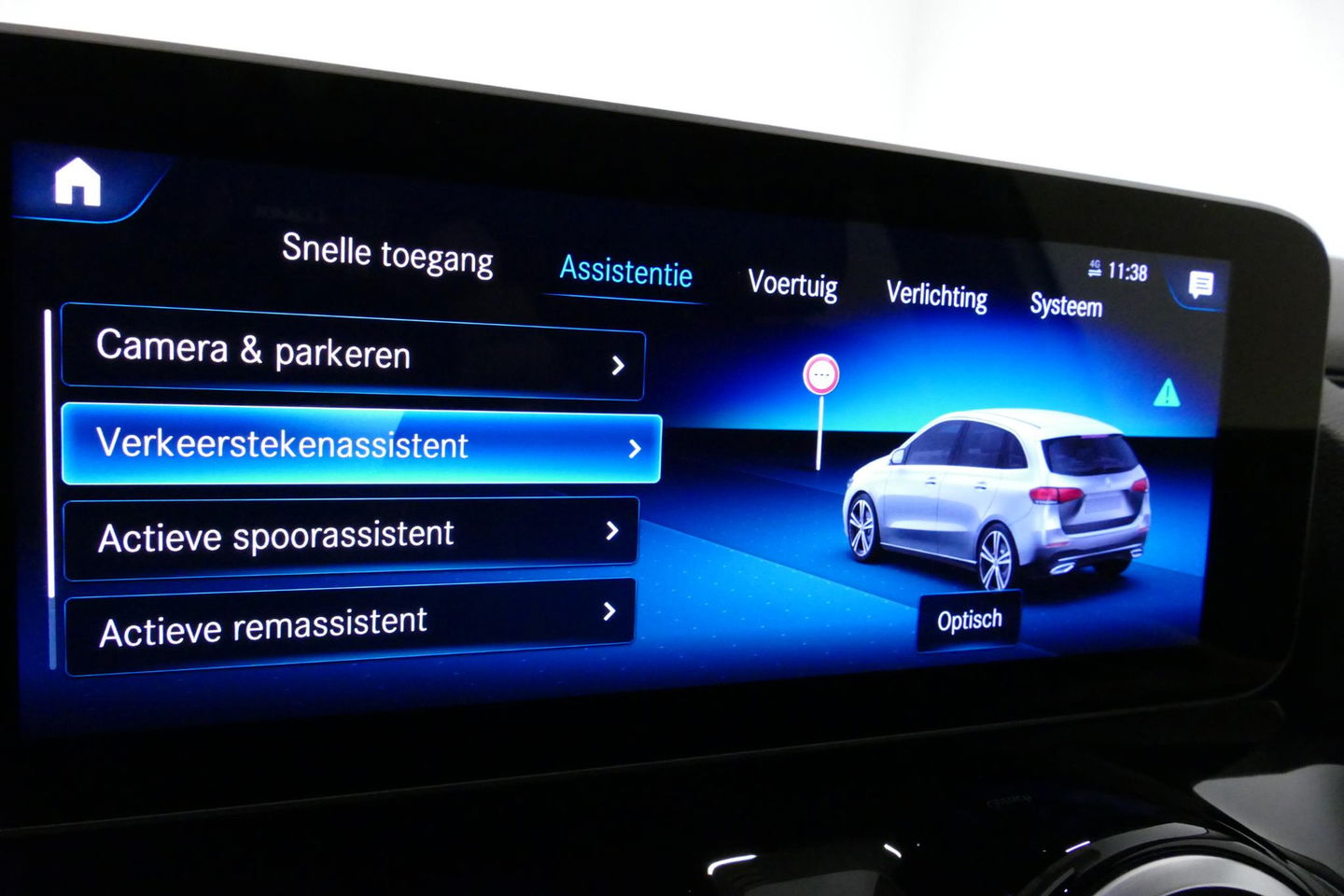 Mercedes-Benz B-Klasse 200d Premium Plus / Elektr. verstelbare voorstoel + memory / Stoelverwarming / Elektr. wegklapbare trekhaak / Koplamp LED High Performance / Elektr. achterklep / 18'' AMG LMV / Dynamic Select / Cruise Control / Elektr. lendensteun