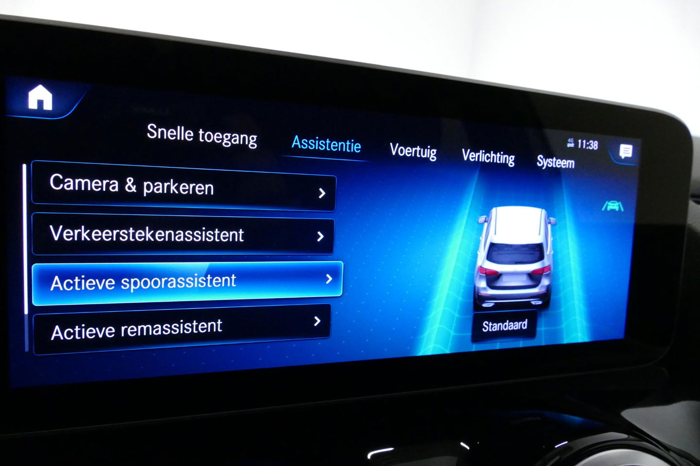 Mercedes-Benz B-Klasse 200d Premium Plus / Elektr. verstelbare voorstoel + memory / Stoelverwarming / Elektr. wegklapbare trekhaak / Koplamp LED High Performance / Elektr. achterklep / 18'' AMG LMV / Dynamic Select / Cruise Control / Elektr. lendensteun