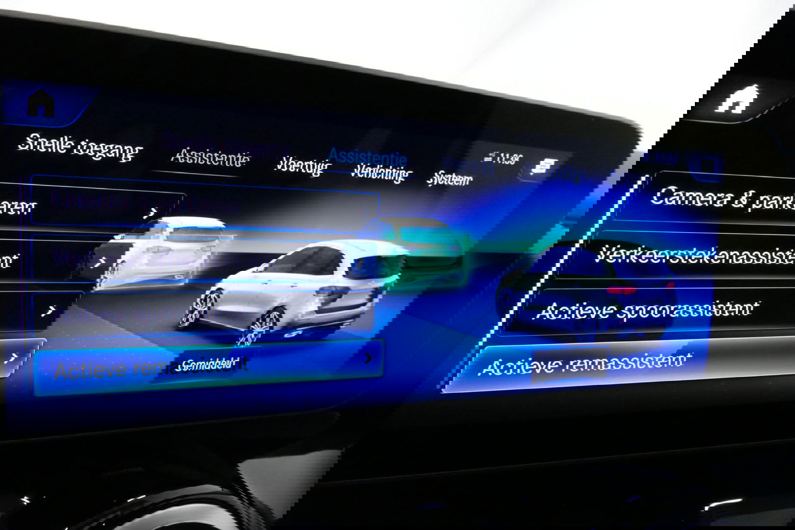 Mercedes-Benz B-Klasse 200d Premium Plus / Elektr. verstelbare voorstoel + memory / Stoelverwarming / Elektr. wegklapbare trekhaak / Koplamp LED High Performance / Elektr. achterklep / 18'' AMG LMV / Dynamic Select / Cruise Control / Elektr. lendensteun