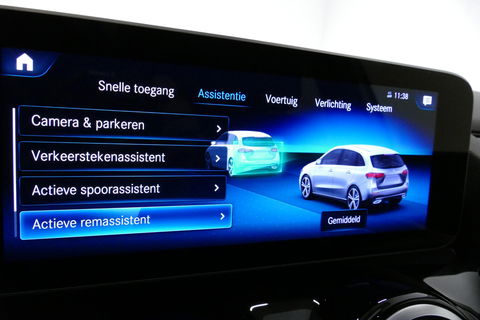 Mercedes-Benz B-Klasse 200d Premium Plus / Elektr. verstelbare voorstoel + memory / Stoelverwarming / Elektr. wegklapbare trekhaak / Koplamp LED High Performance / Elektr. achterklep / 18'' AMG LMV / Dynamic Select / Cruise Control / Elektr. lendensteun