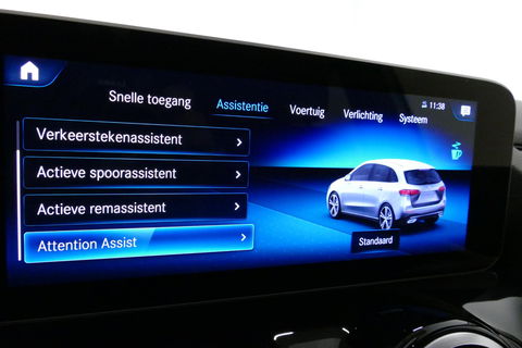 Mercedes-Benz B-Klasse 200d Premium Plus / Elektr. verstelbare voorstoel + memory / Stoelverwarming / Elektr. wegklapbare trekhaak / Koplamp LED High Performance / Elektr. achterklep / 18'' AMG LMV / Dynamic Select / Cruise Control / Elektr. lendensteun