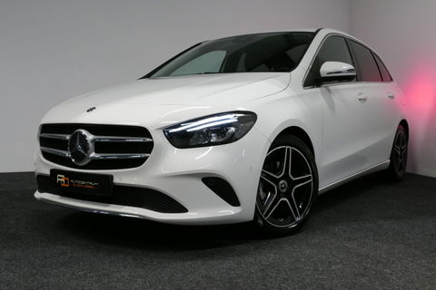 Mercedes-Benz B-Klasse 200d Premium Plus / Elektr. verstelbare voorstoel + memory / Stoelverwarming / Elektr. wegklapbare trekhaak / Koplamp LED High Performance / Elektr. achterklep / 18'' AMG LMV / Dynamic Select / Cruise Control / Elektr. lendensteun