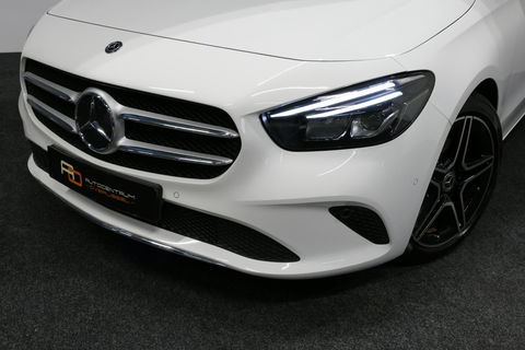 Mercedes-Benz B-Klasse 200d Premium Plus / Elektr. verstelbare voorstoel + memory / Stoelverwarming / Elektr. wegklapbare trekhaak / Koplamp LED High Performance / Elektr. achterklep / 18'' AMG LMV / Dynamic Select / Cruise Control / Elektr. lendensteun