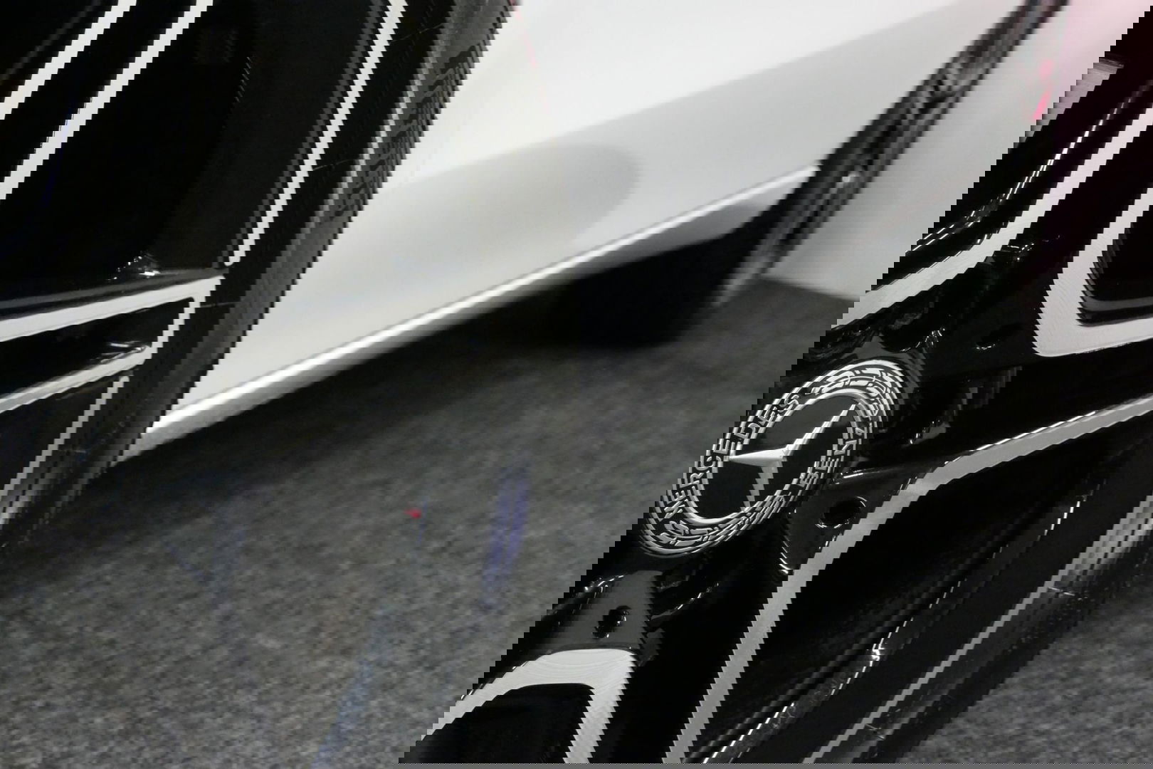 Mercedes-Benz B-Klasse 200d Premium Plus / Elektr. verstelbare voorstoel + memory / Stoelverwarming / Elektr. wegklapbare trekhaak / Koplamp LED High Performance / Elektr. achterklep / 18'' AMG LMV / Dynamic Select / Cruise Control / Elektr. lendensteun