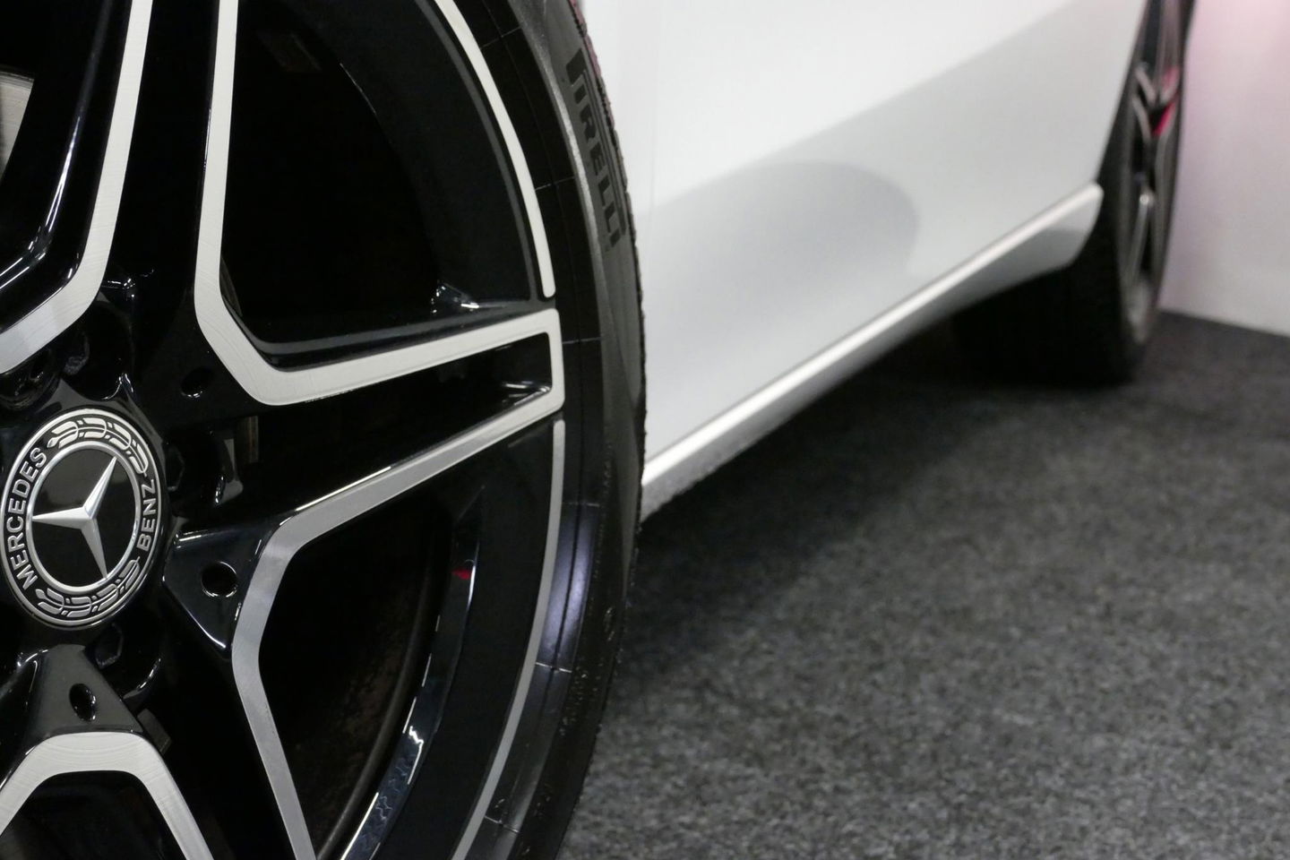 Mercedes-Benz B-Klasse 200d Premium Plus / Elektr. verstelbare voorstoel + memory / Stoelverwarming / Elektr. wegklapbare trekhaak / Koplamp LED High Performance / Elektr. achterklep / 18'' AMG LMV / Dynamic Select / Cruise Control / Elektr. lendensteun