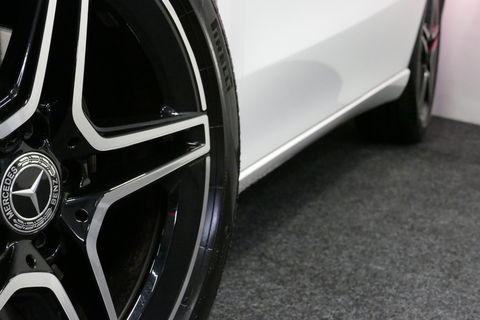 Mercedes-Benz B-Klasse 200d Premium Plus / Elektr. verstelbare voorstoel + memory / Stoelverwarming / Elektr. wegklapbare trekhaak / Koplamp LED High Performance / Elektr. achterklep / 18'' AMG LMV / Dynamic Select / Cruise Control / Elektr. lendensteun