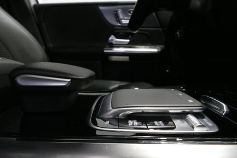 Mercedes-Benz B-Klasse 200d Premium Plus / Elektr. verstelbare voorstoel + memory / Stoelverwarming / Elektr. wegklapbare trekhaak / Koplamp LED High Performance / Elektr. achterklep / 18'' AMG LMV / Dynamic Select / Cruise Control / Elektr. lendensteun