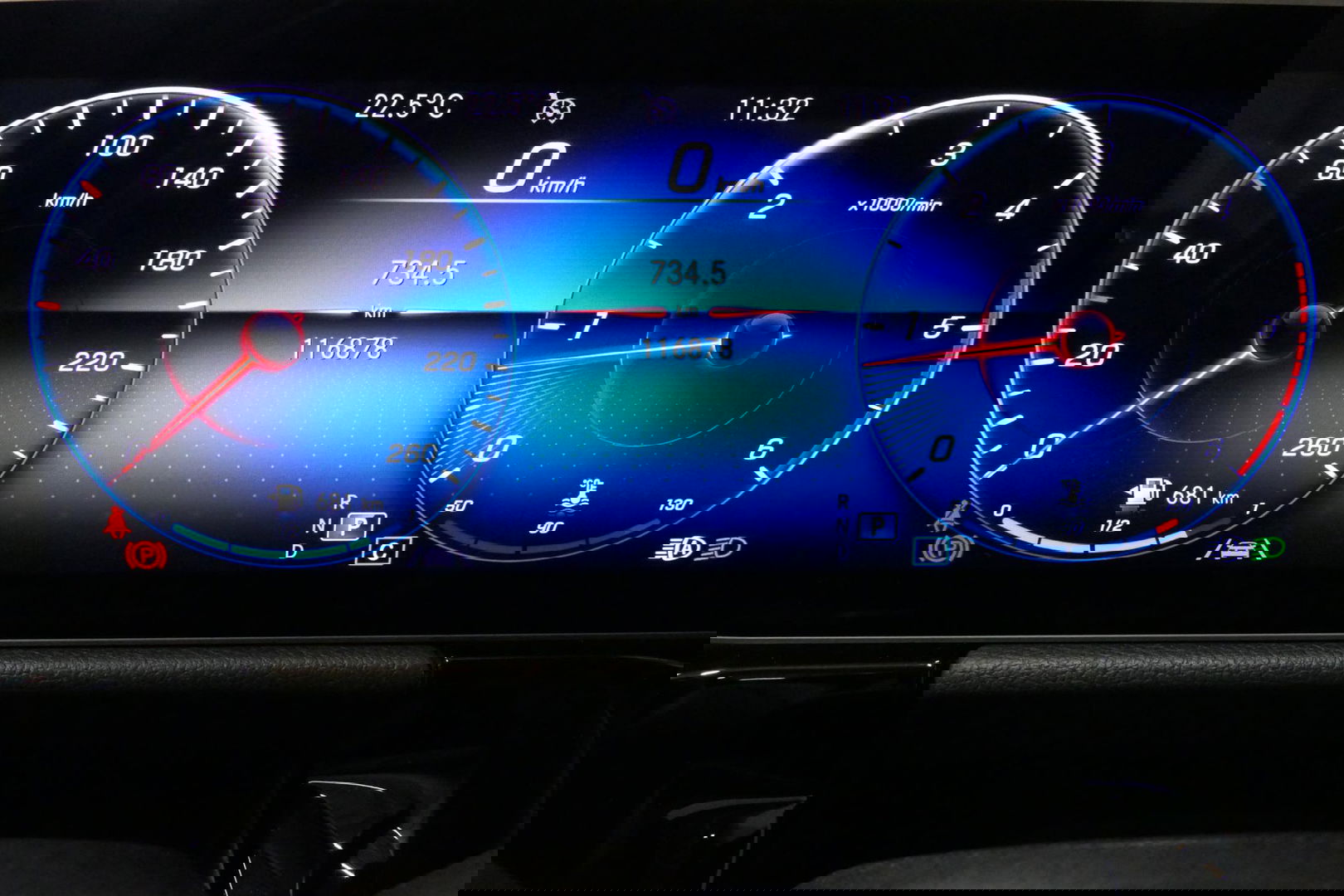 Mercedes-Benz B-Klasse 200d Premium Plus / Elektr. verstelbare voorstoel + memory / Stoelverwarming / Elektr. wegklapbare trekhaak / Koplamp LED High Performance / Elektr. achterklep / 18'' AMG LMV / Dynamic Select / Cruise Control / Elektr. lendensteun