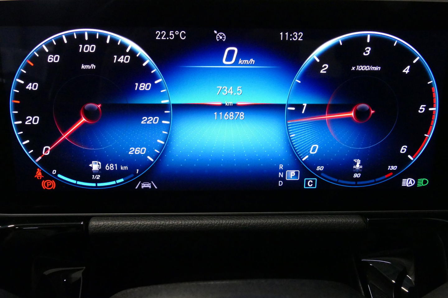 Mercedes-Benz B-Klasse 200d Premium Plus / Elektr. verstelbare voorstoel + memory / Stoelverwarming / Elektr. wegklapbare trekhaak / Koplamp LED High Performance / Elektr. achterklep / 18'' AMG LMV / Dynamic Select / Cruise Control / Elektr. lendensteun