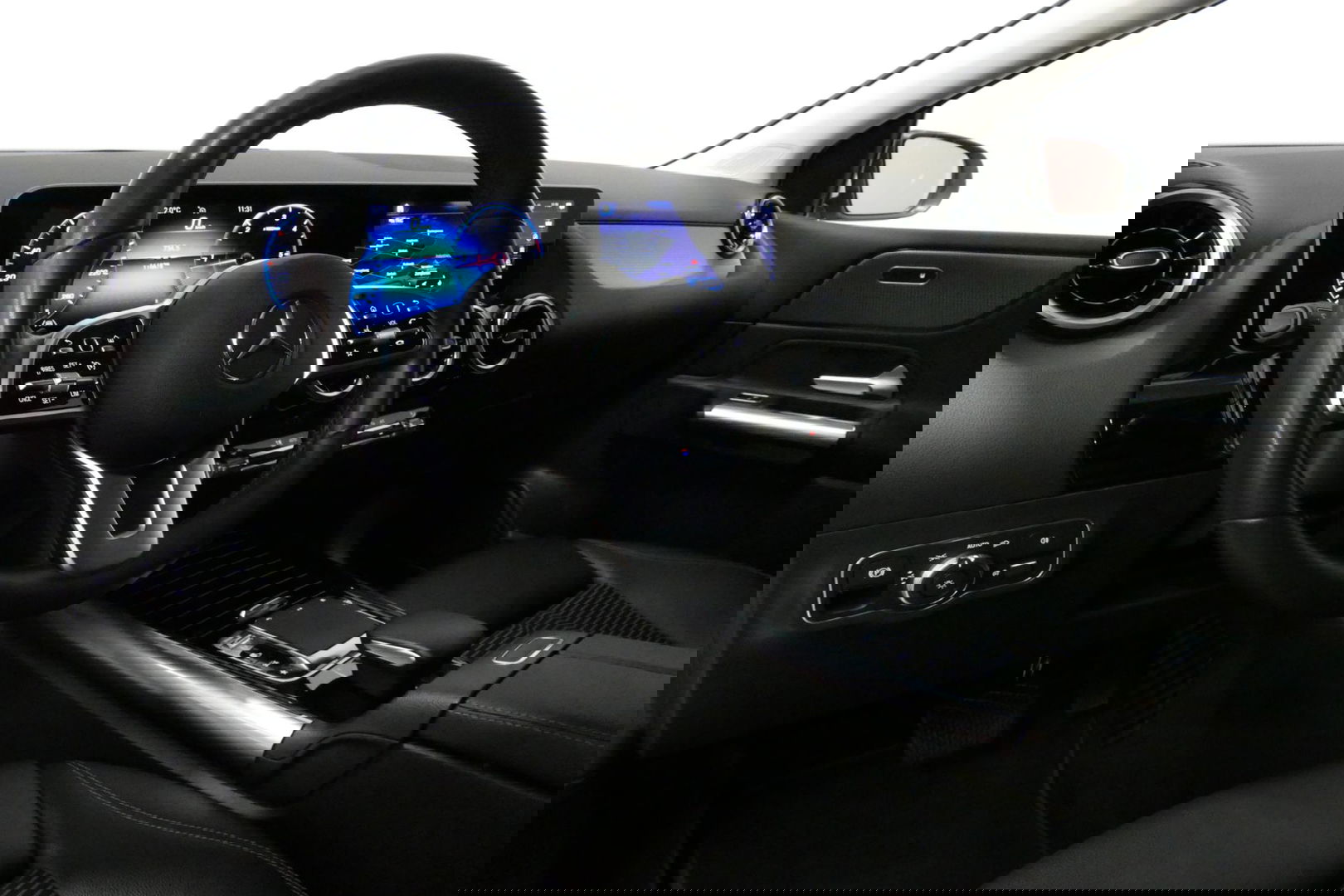 Mercedes-Benz B-Klasse 200d Premium Plus / Elektr. verstelbare voorstoel + memory / Stoelverwarming / Elektr. wegklapbare trekhaak / Koplamp LED High Performance / Elektr. achterklep / 18'' AMG LMV / Dynamic Select / Cruise Control / Elektr. lendensteun