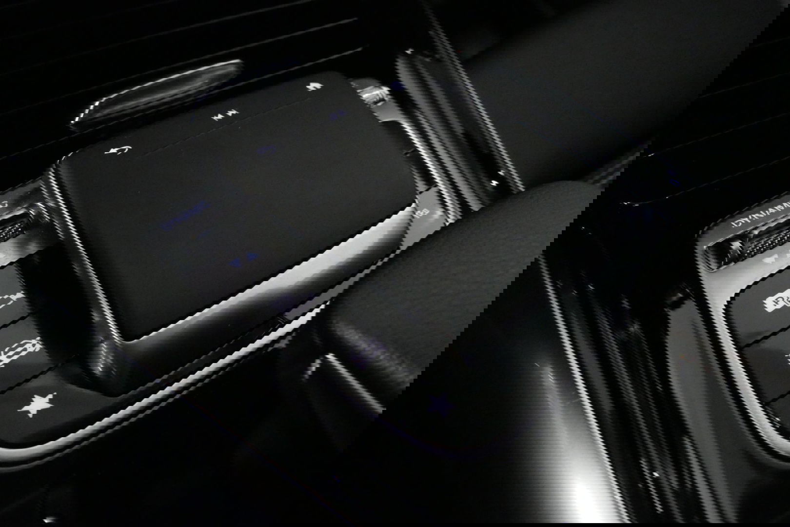 Mercedes-Benz B-Klasse 200d Premium Plus / Elektr. verstelbare voorstoel + memory / Stoelverwarming / Elektr. wegklapbare trekhaak / Koplamp LED High Performance / Elektr. achterklep / 18'' AMG LMV / Dynamic Select / Cruise Control / Elektr. lendensteun