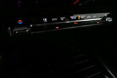 Mercedes-Benz B-Klasse 200d Premium Plus / Elektr. verstelbare voorstoel + memory / Stoelverwarming / Elektr. wegklapbare trekhaak / Koplamp LED High Performance / Elektr. achterklep / 18'' AMG LMV / Dynamic Select / Cruise Control / Elektr. lendensteun