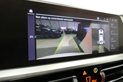 BMW 3 Serie 330e M Sport / M340i Diffuser / Black Diamond M Grill / M340i M Sport bumper pakket / BMW Laserlight / Schuif-/kanteldak / Head-up display / Harman-Kardon Sound System / Adaptief M Sport onderstel / Apple Carplay - Android Auto / Rondomzicht camera / Stoe
