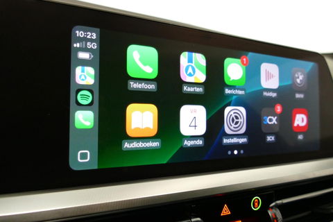 BMW 3 Serie 330e M Sport / M340i Diffuser / Black Diamond M Grill / M340i M Sport bumper pakket / BMW Laserlight / Schuif-/kanteldak / Head-up display / Harman-Kardon Sound System / Adaptief M Sport onderstel / Apple Carplay - Android Auto / Rondomzicht camera / Stoe