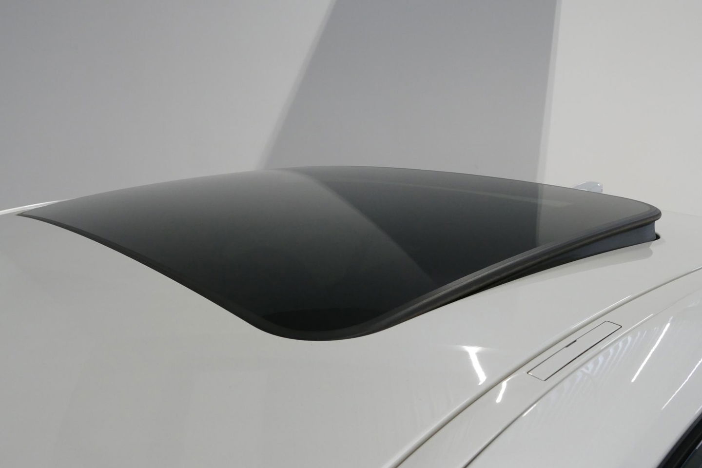 BMW 3 Serie 330e M Sport / M340i Diffuser / Black Diamond M Grill / M340i M Sport bumper pakket / BMW Laserlight / Schuif-/kanteldak / Head-up display / Harman-Kardon Sound System / Adaptief M Sport onderstel / Apple Carplay - Android Auto / Rondomzicht camera / Stoe