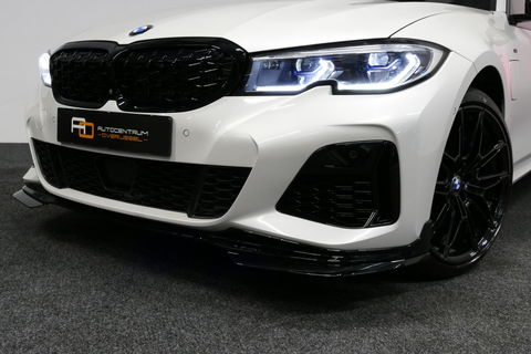 BMW 3 Serie 330e M Sport / M340i Diffuser / Black Diamond M Grill / M340i M Sport bumper pakket / BMW Laserlight / Schuif-/kanteldak / Head-up display / Harman-Kardon Sound System / Adaptief M Sport onderstel / Apple Carplay - Android Auto / Rondomzicht camera / Stoe