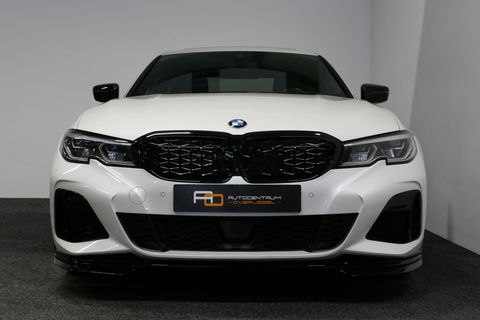 BMW 3 Serie 330e M Sport / M340i Diffuser / Black Diamond M Grill / M340i M Sport bumper pakket / BMW Laserlight / Schuif-/kanteldak / Head-up display / Harman-Kardon Sound System / Adaptief M Sport onderstel / Apple Carplay - Android Auto / Rondomzicht camera / Stoe