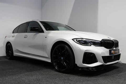 BMW 3 Serie 330e M Sport / M340i Diffuser / Black Diamond M Grill / M340i M Sport bumper pakket / BMW Laserlight / Schuif-/kanteldak / Head-up display / Harman-Kardon Sound System / Adaptief M Sport onderstel / Apple Carplay - Android Auto / Rondomzicht camera / Stoe