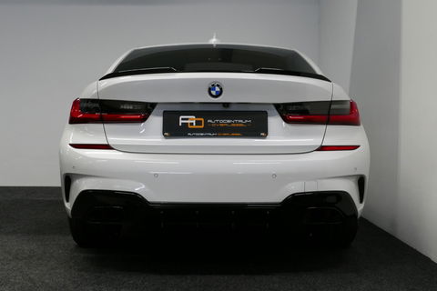 BMW 3 Serie 330e M Sport / M340i Diffuser / Black Diamond M Grill / M340i M Sport bumper pakket / BMW Laserlight / Schuif-/kanteldak / Head-up display / Harman-Kardon Sound System / Adaptief M Sport onderstel / Apple Carplay - Android Auto / Rondomzicht camera / Stoe