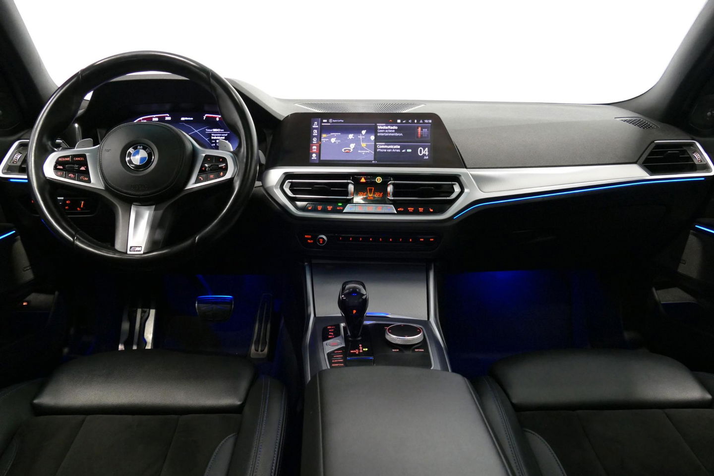 BMW 3 Serie 330e M Sport / M340i Diffuser / Black Diamond M Grill / M340i M Sport bumper pakket / BMW Laserlight / Schuif-/kanteldak / Head-up display / Harman-Kardon Sound System / Adaptief M Sport onderstel / Apple Carplay - Android Auto / Rondomzicht camera / Stoe