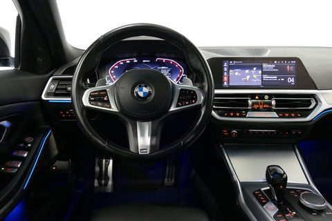 BMW 3 Serie 330e M Sport / M340i Diffuser / Black Diamond M Grill / M340i M Sport bumper pakket / BMW Laserlight / Schuif-/kanteldak / Head-up display / Harman-Kardon Sound System / Adaptief M Sport onderstel / Apple Carplay - Android Auto / Rondomzicht camera / Stoe