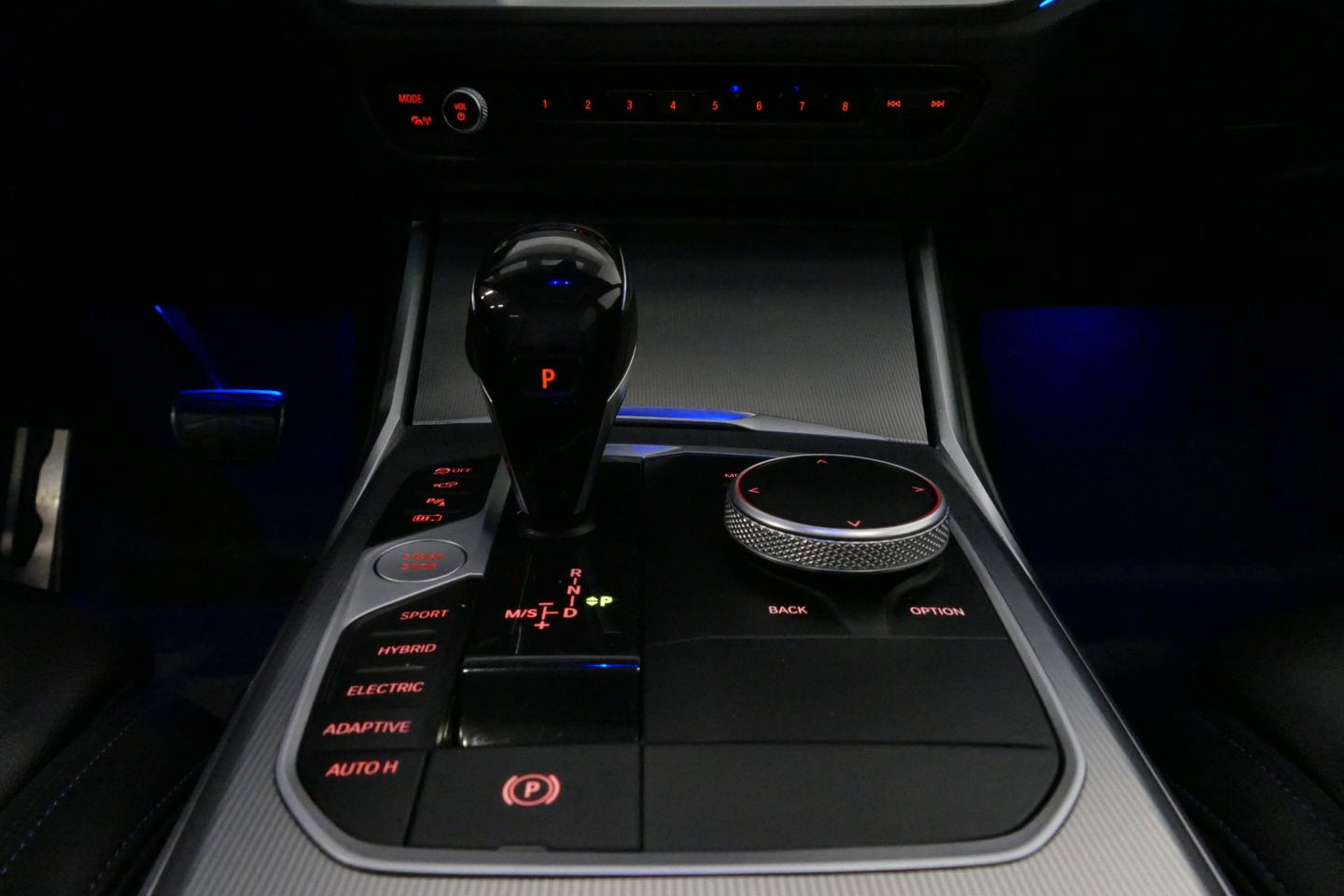 BMW 3 Serie 330e M Sport / M340i Diffuser / Black Diamond M Grill / M340i M Sport bumper pakket / BMW Laserlight / Schuif-/kanteldak / Head-up display / Harman-Kardon Sound System / Adaptief M Sport onderstel / Apple Carplay - Android Auto / Rondomzicht camera / Stoe