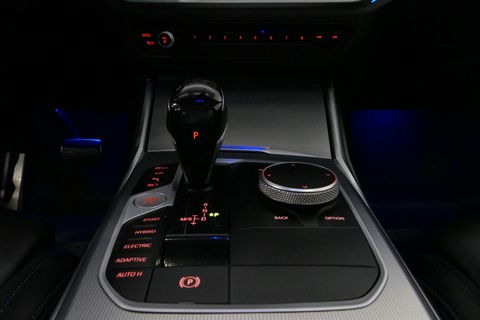 BMW 3 Serie 330e M Sport / M340i Diffuser / Black Diamond M Grill / M340i M Sport bumper pakket / BMW Laserlight / Schuif-/kanteldak / Head-up display / Harman-Kardon Sound System / Adaptief M Sport onderstel / Apple Carplay - Android Auto / Rondomzicht camera / Stoe