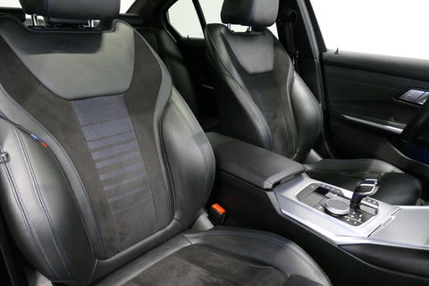 BMW 3 Serie 330e M Sport / M340i Diffuser / Black Diamond M Grill / M340i M Sport bumper pakket / BMW Laserlight / Schuif-/kanteldak / Head-up display / Harman-Kardon Sound System / Adaptief M Sport onderstel / Apple Carplay - Android Auto / Rondomzicht camera / Stoe
