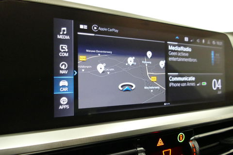 BMW 3 Serie 330e M Sport / M340i Diffuser / Black Diamond M Grill / M340i M Sport bumper pakket / BMW Laserlight / Schuif-/kanteldak / Head-up display / Harman-Kardon Sound System / Adaptief M Sport onderstel / Apple Carplay - Android Auto / Rondomzicht camera / Stoe