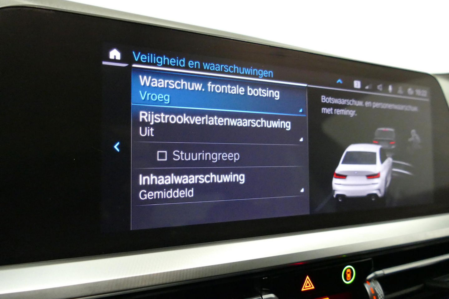 BMW 3 Serie 330e M Sport / M340i Diffuser / Black Diamond M Grill / M340i M Sport bumper pakket / BMW Laserlight / Schuif-/kanteldak / Head-up display / Harman-Kardon Sound System / Adaptief M Sport onderstel / Apple Carplay - Android Auto / Rondomzicht camera / Stoe