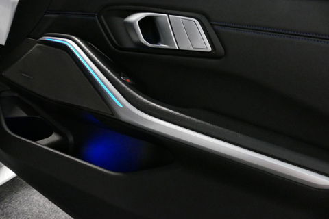 BMW 3 Serie 330e M Sport / M340i Diffuser / Black Diamond M Grill / M340i M Sport bumper pakket / BMW Laserlight / Schuif-/kanteldak / Head-up display / Harman-Kardon Sound System / Adaptief M Sport onderstel / Apple Carplay - Android Auto / Rondomzicht camera / Stoe