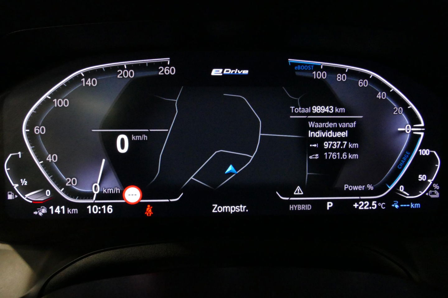 BMW 3 Serie 330e M Sport / M340i Diffuser / Black Diamond M Grill / M340i M Sport bumper pakket / BMW Laserlight / Schuif-/kanteldak / Head-up display / Harman-Kardon Sound System / Adaptief M Sport onderstel / Apple Carplay - Android Auto / Rondomzicht camera / Stoe