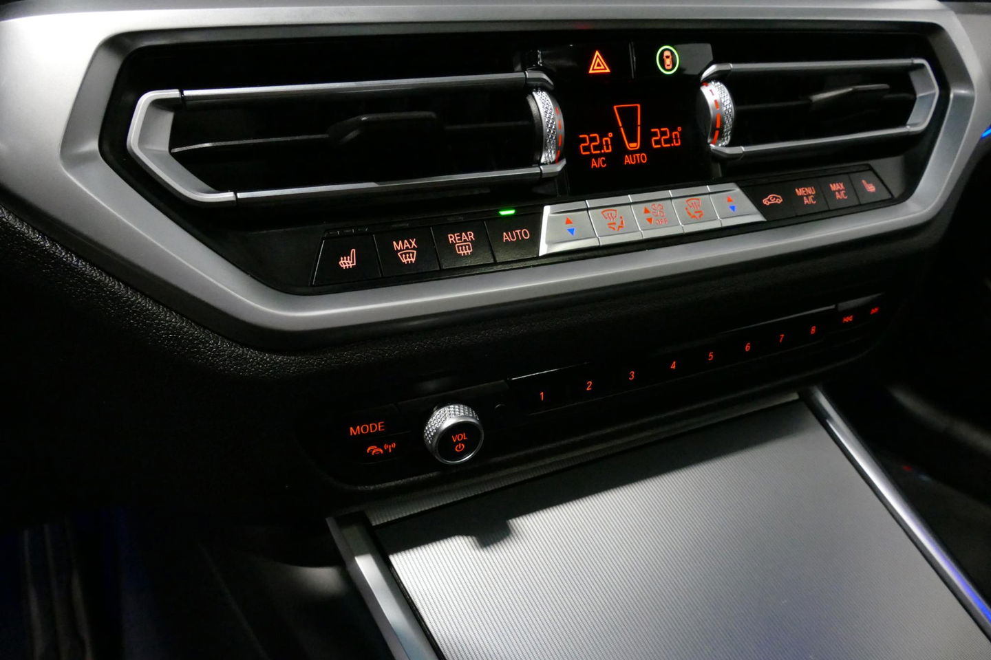 BMW 3 Serie 330e M Sport / M340i Diffuser / Black Diamond M Grill / M340i M Sport bumper pakket / BMW Laserlight / Schuif-/kanteldak / Head-up display / Harman-Kardon Sound System / Adaptief M Sport onderstel / Apple Carplay - Android Auto / Rondomzicht camera / Stoe