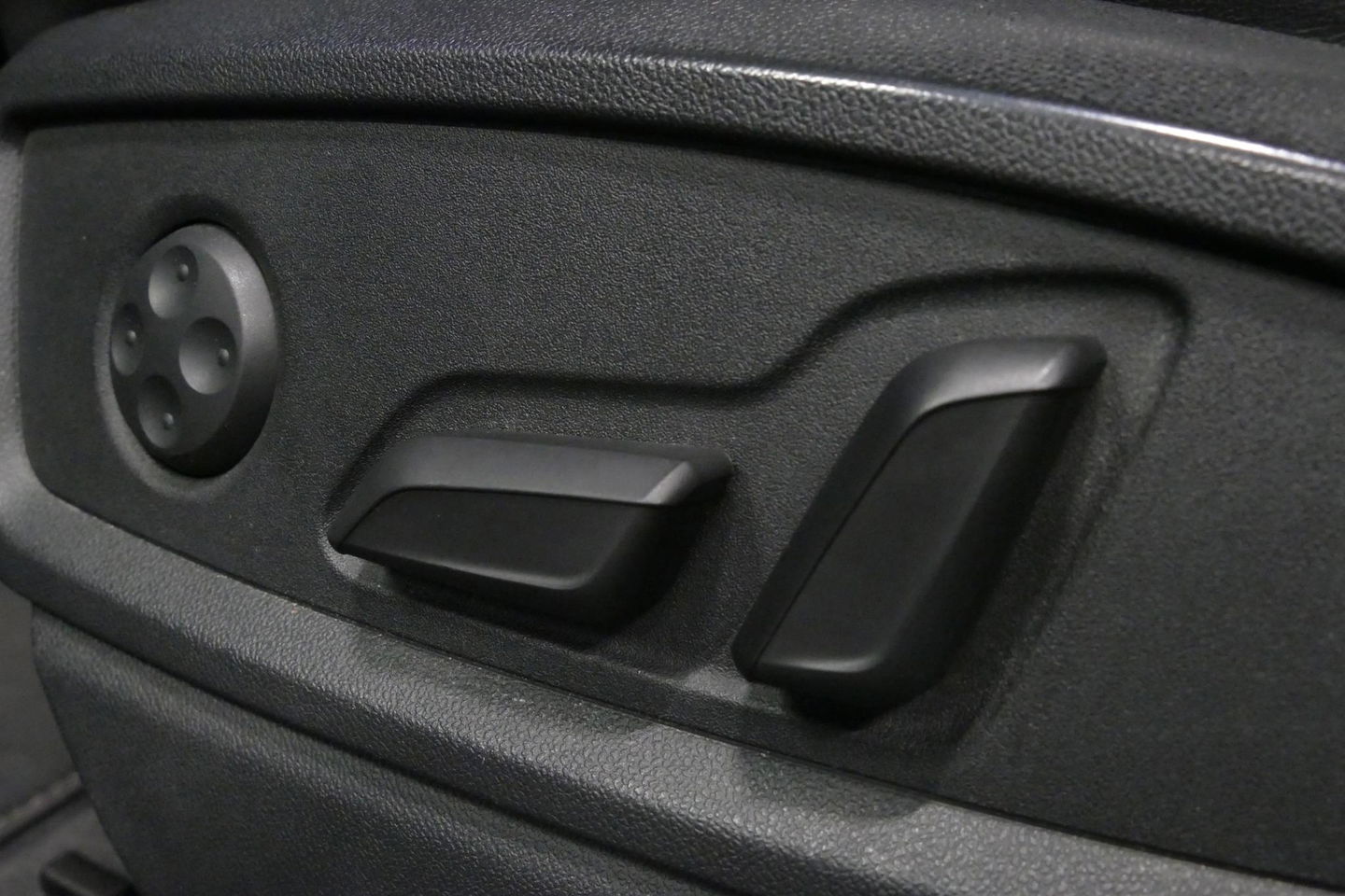 Audi Q5 55 TFSI e quattro Competition S Edition / Maxton Design Bodykit V.2 / Panoramadak / Luchtvering / Elektr. verstelbare voorstoelen / Bang & Olufsen Sound System / Matrix LED Koplampen / Rondomzichtcamera / Apple Carplay - Android Auto / Ambienteverlichting