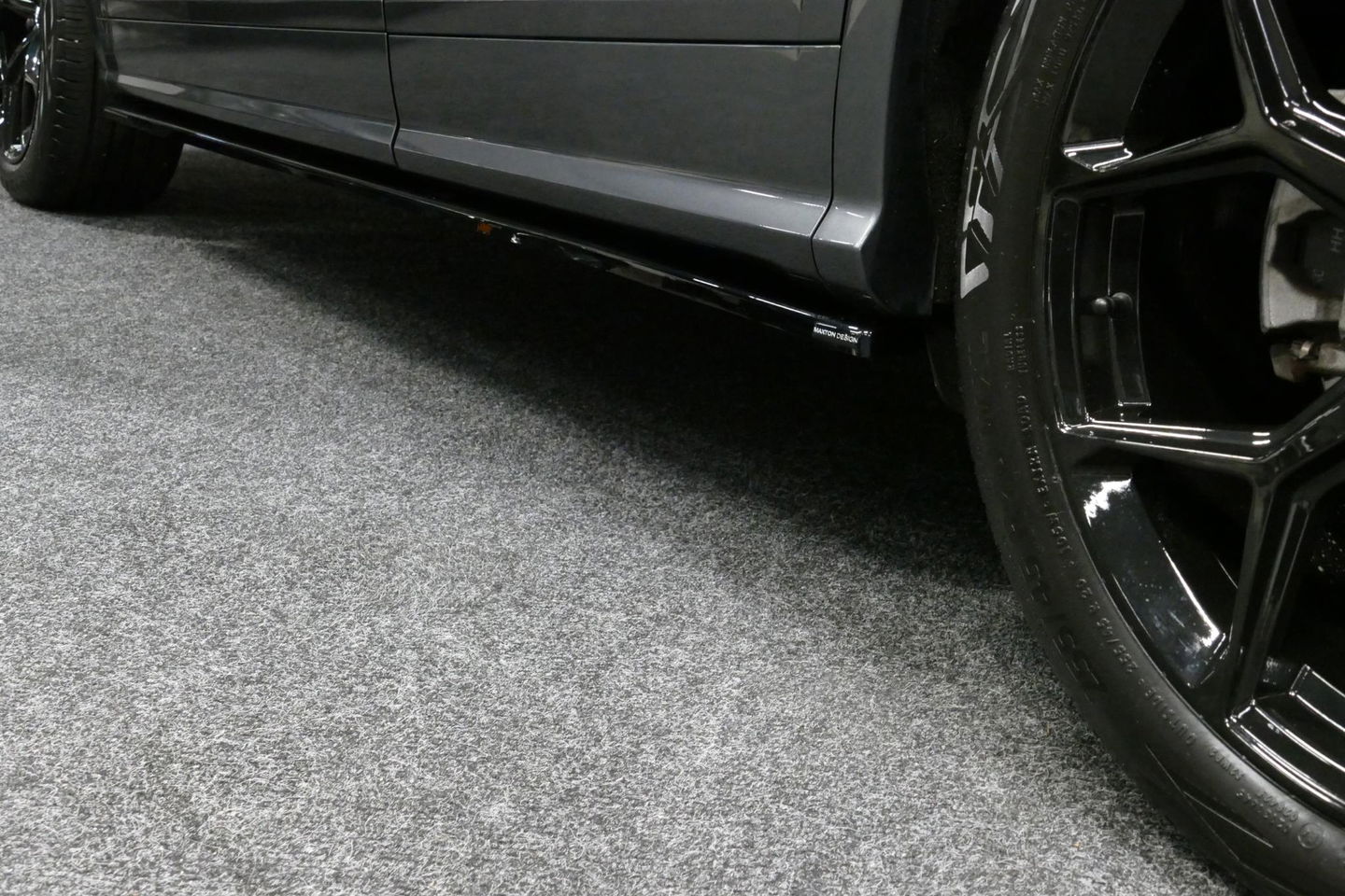 Audi Q5 55 TFSI e quattro Competition S Edition / Maxton Design Bodykit V.2 / Panoramadak / Luchtvering / Elektr. verstelbare voorstoelen / Bang & Olufsen Sound System / Matrix LED Koplampen / Rondomzichtcamera / Apple Carplay - Android Auto / Ambienteverlichting