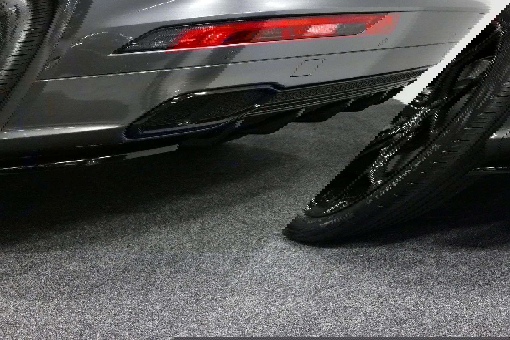 Audi Q5 55 TFSI e quattro Competition S Edition / Maxton Design Bodykit V.2 / Panoramadak / Luchtvering / Elektr. verstelbare voorstoelen / Bang & Olufsen Sound System / Matrix LED Koplampen / Rondomzichtcamera / Apple Carplay - Android Auto / Ambienteverlichting