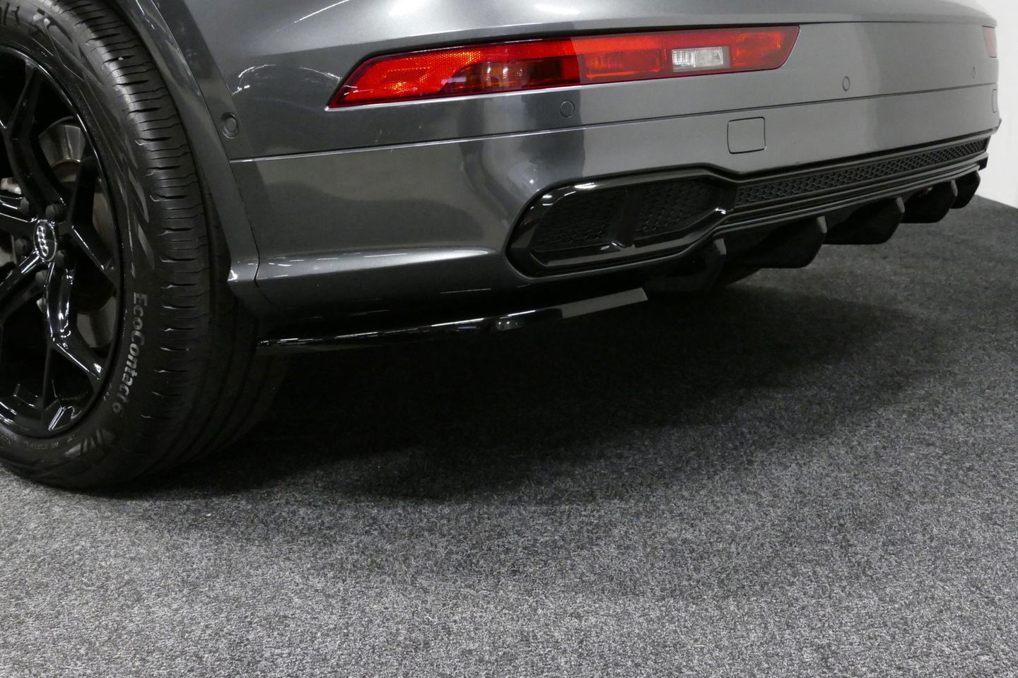 Audi Q5 55 TFSI e quattro Competition S Edition / Maxton Design Bodykit V.2 / Panoramadak / Luchtvering / Elektr. verstelbare voorstoelen / Bang & Olufsen Sound System / Matrix LED Koplampen / Rondomzichtcamera / Apple Carplay - Android Auto / Ambienteverlichting