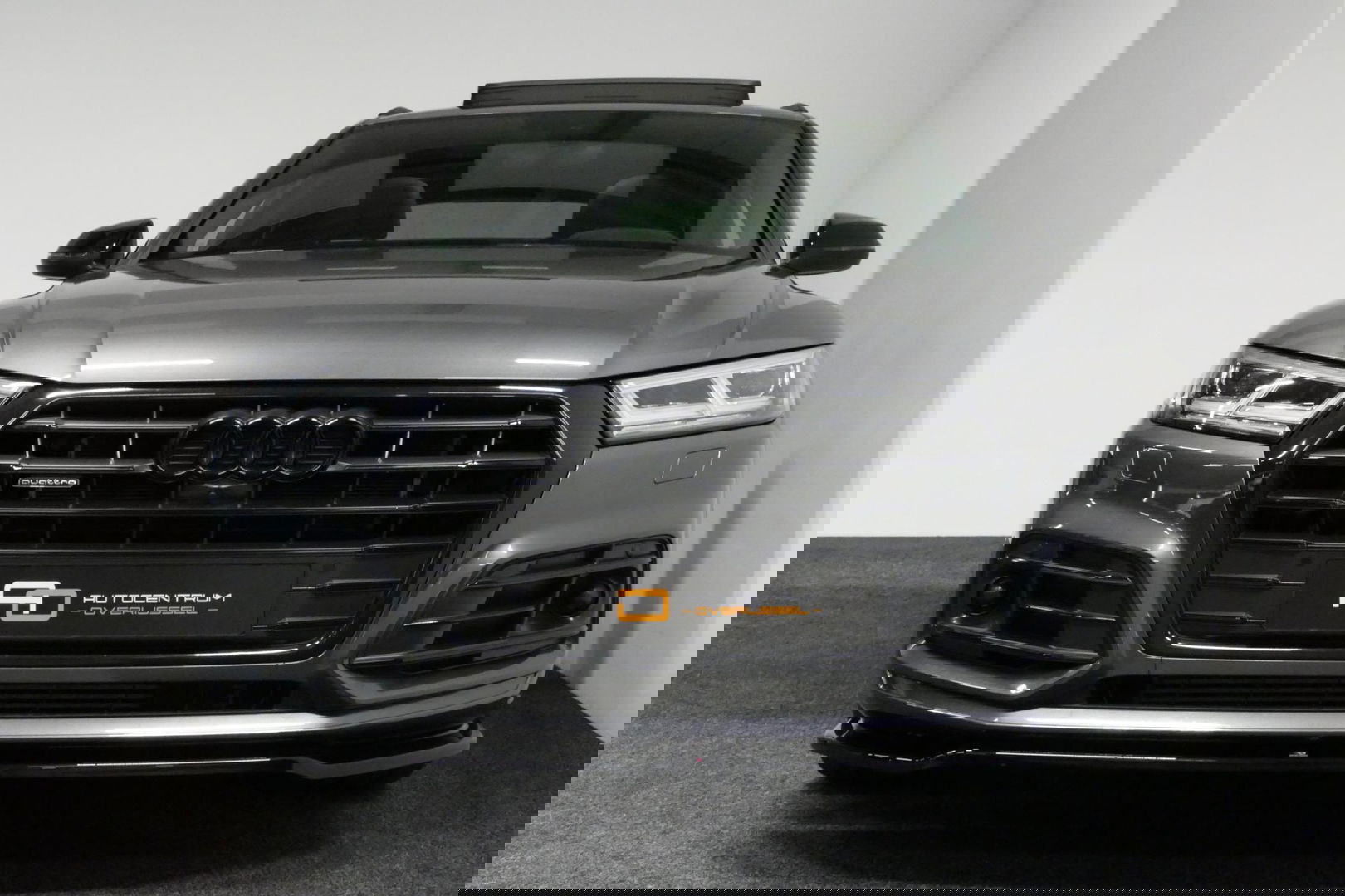 Audi Q5 55 TFSI e quattro Competition S Edition / Maxton Design Bodykit V.2 / Panoramadak / Luchtvering / Elektr. verstelbare voorstoelen / Bang & Olufsen Sound System / Matrix LED Koplampen / Rondomzichtcamera / Apple Carplay - Android Auto / Ambienteverlichting