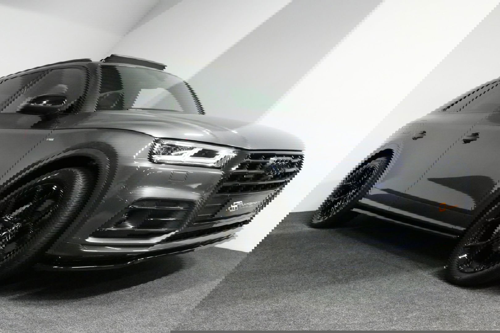 Audi Q5 55 TFSI e quattro Competition S Edition / Maxton Design Bodykit V.2 / Panoramadak / Luchtvering / Elektr. verstelbare voorstoelen / Bang & Olufsen Sound System / Matrix LED Koplampen / Rondomzichtcamera / Apple Carplay - Android Auto / Ambienteverlichting