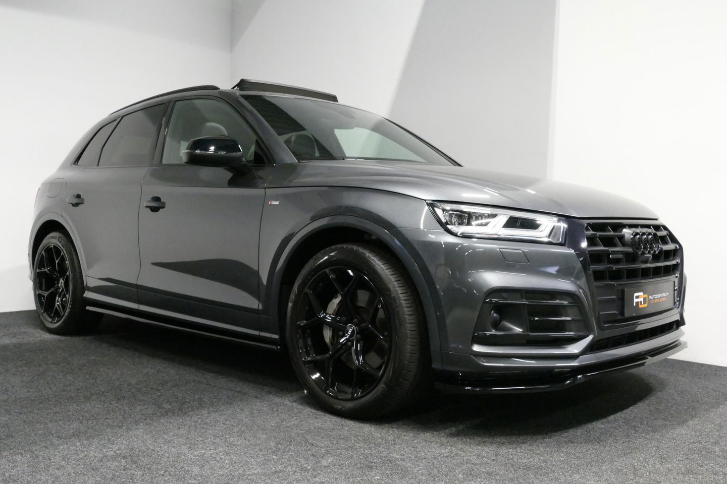 Audi Q5 55 TFSI e quattro Competition S Edition / Maxton Design Bodykit V.2 / Panoramadak / Luchtvering / Elektr. verstelbare voorstoelen / Bang & Olufsen Sound System / Matrix LED Koplampen / Rondomzichtcamera / Apple Carplay - Android Auto / Ambienteverlichting